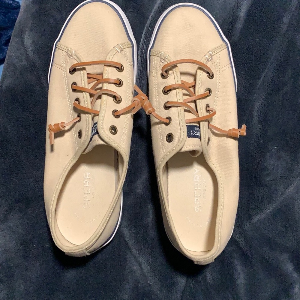 Barely Worn Sperrys Women Size 8 - Tan color